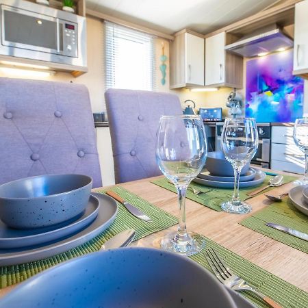 Sea 'N' Stars Platinum Plus Holiday Home With Views, Free Wifi And Netflix Camber Zewnętrze zdjęcie