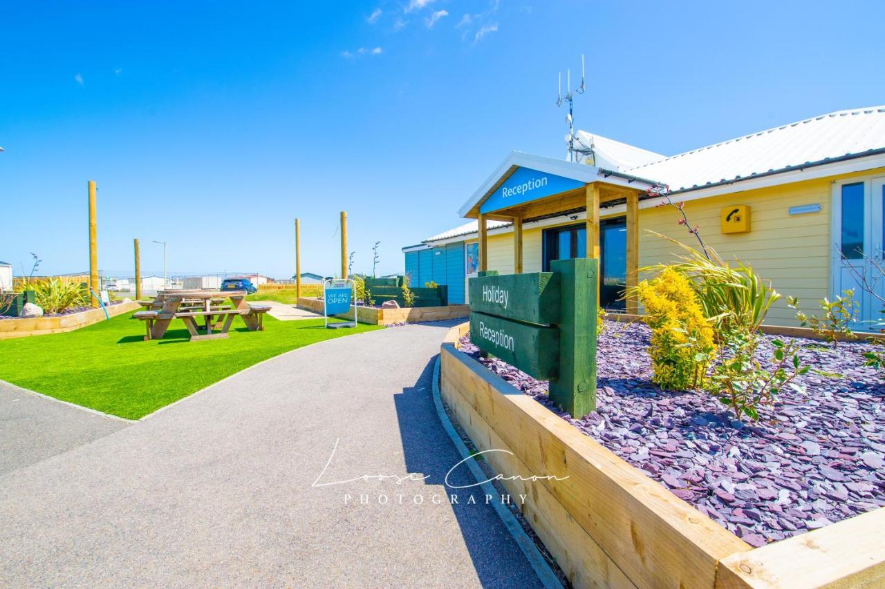 Sea 'N' Stars Platinum Plus Holiday Home With Views, Free Wifi And Netflix Camber Zewnętrze zdjęcie