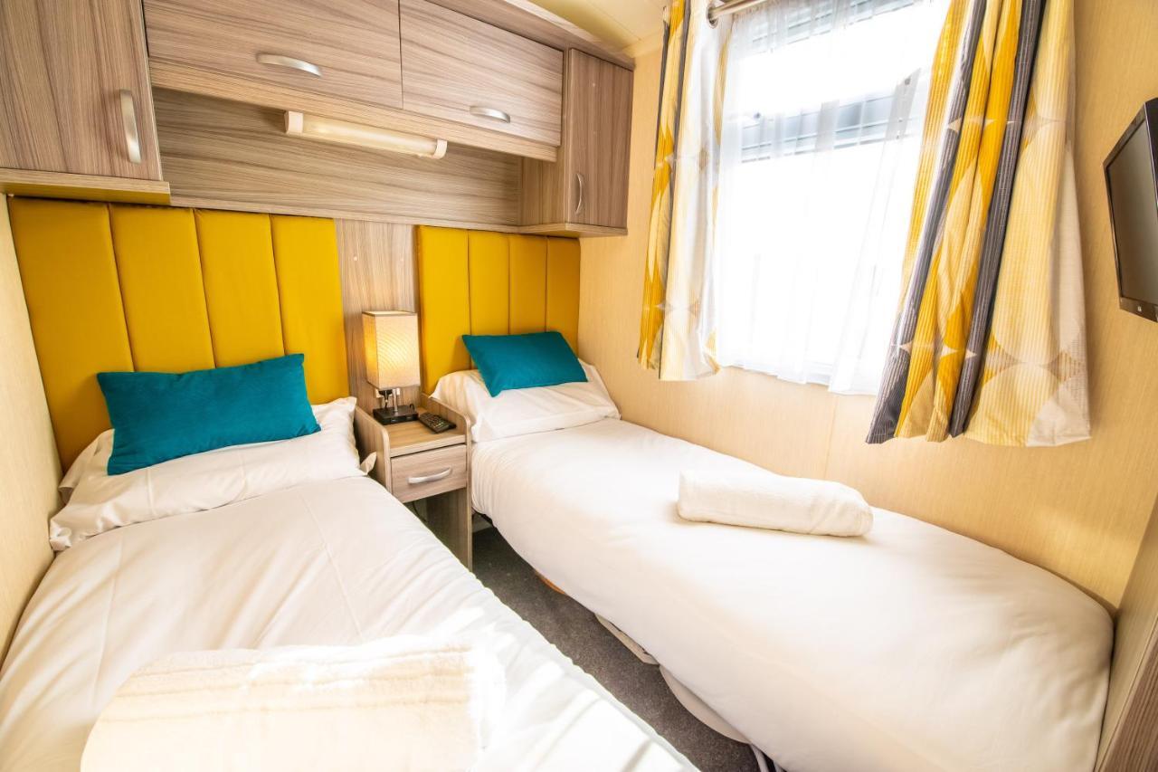 Sea 'N' Stars Platinum Plus Holiday Home With Views, Free Wifi And Netflix Camber Zewnętrze zdjęcie